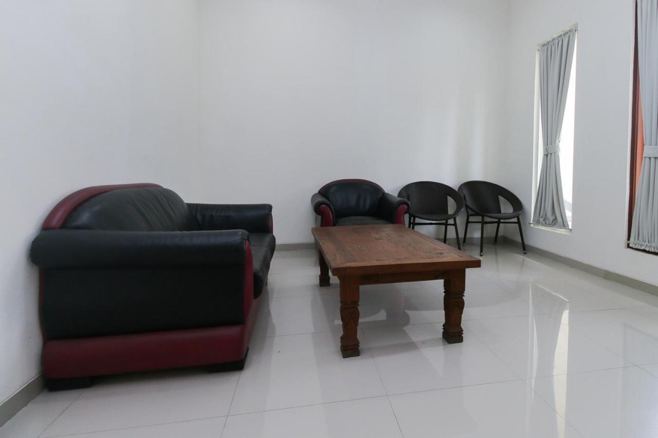 Reddoorz Plus At Panorama Villas Batu Batu  Exterior foto