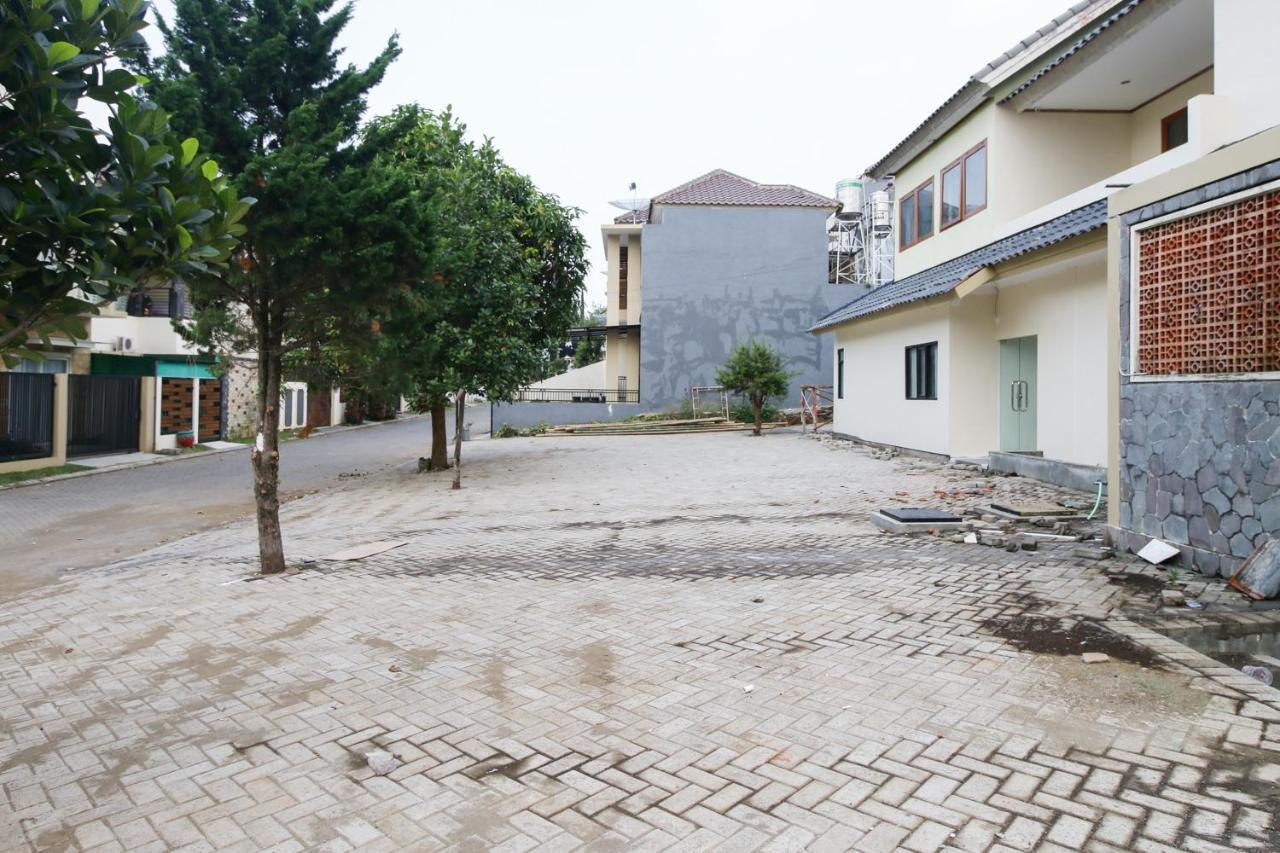 Reddoorz Plus At Panorama Villas Batu Batu  Exterior foto